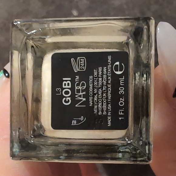 NARS Natural Radiant Longwear Foundation in the Shade Light 3 Gobi - Picture 4 of 7